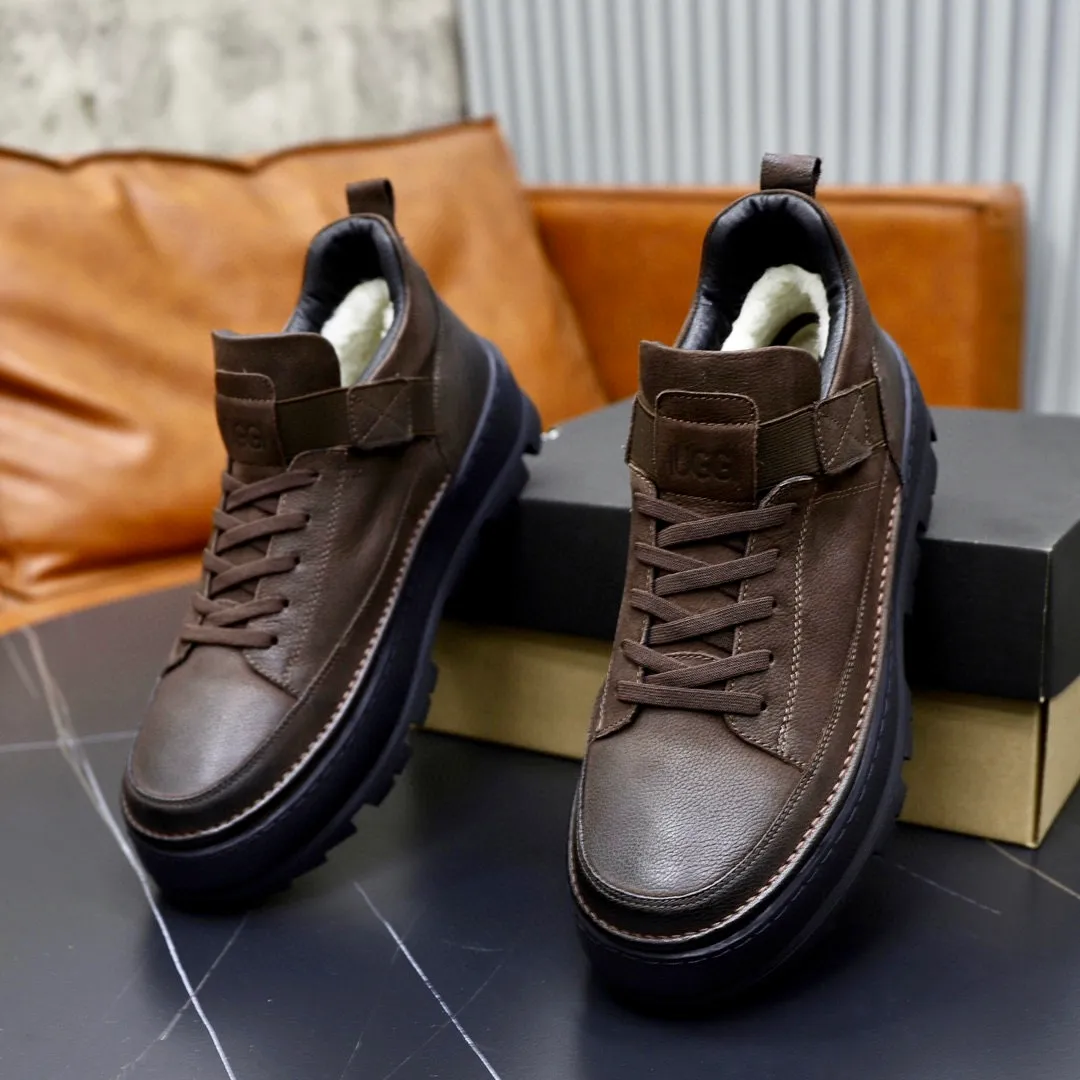 Ex-factory price: 640💰Thick wool imported from Australia Brand: UGG genuine purchasing agent Size: 38-44 Grade: Official website 1:1 Material: First layer of genuine leather waterproof and antifreeze upper Real wool lining Original non-slip soft wear-resistant outsole Style category: Men's casual shoes Trendy style Comfortable on the feet Color: Official website color synchronization